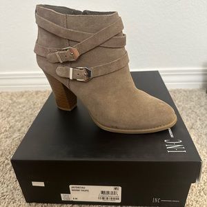 JAYDIETAU WARM TAUPE INC Boots size 8